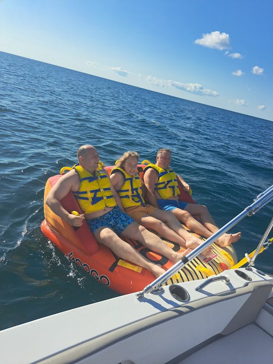 Alquiler de botes con capitán y tubo de remolque de 1 hora