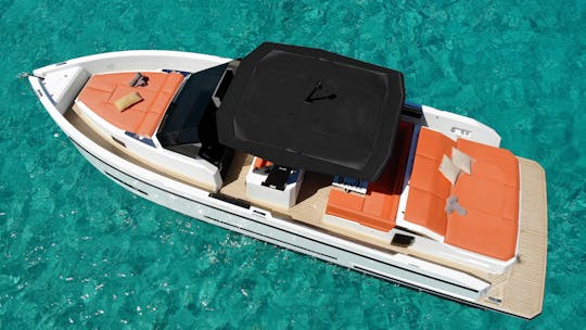 Iate a motor De Antonio D36 para 11 passageiros em Ibiza!