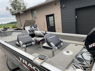 16ft Tracker Bass Boat for rent