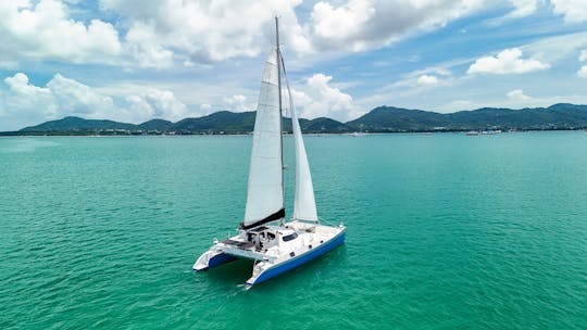 Alquiler de un día inolvidable en el catamarán «Shindig» en Phuket, Tailandia