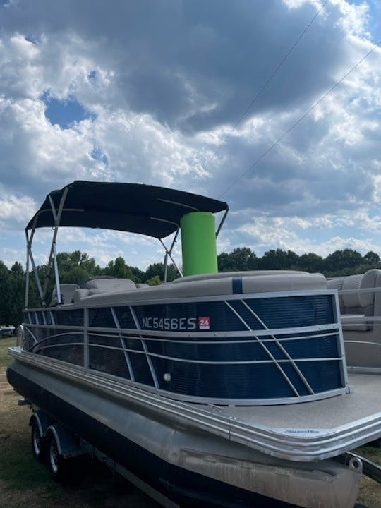 23'   SilverWave 230 Island L Pontoon boat rental 