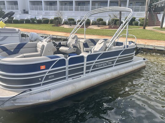 22ft Trifecta Pontoon-Super Comfortable- Seats 10