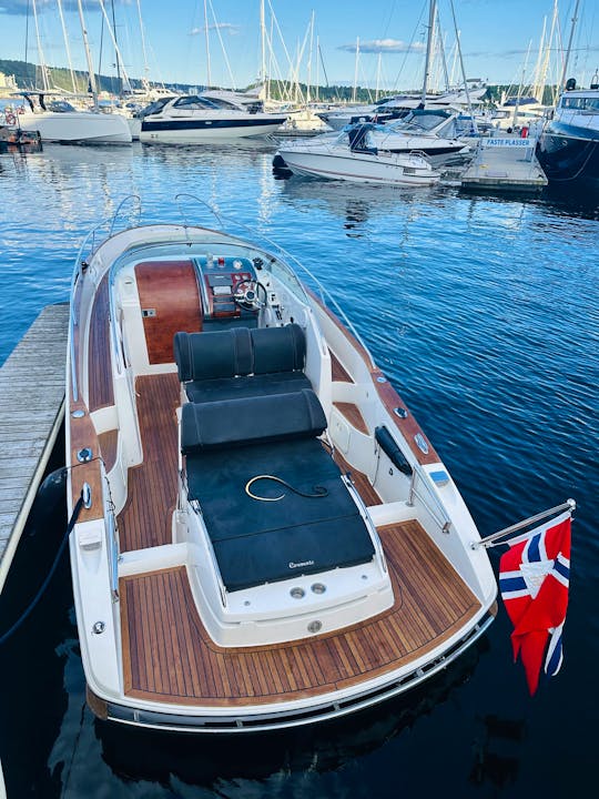 Cormate 27ft Motor Yacht for 7 people available in Oslo