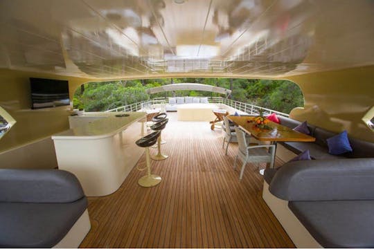 Alugue uma traineira Explorer de 4 cabines para uma viagem inesquecível em Muğla