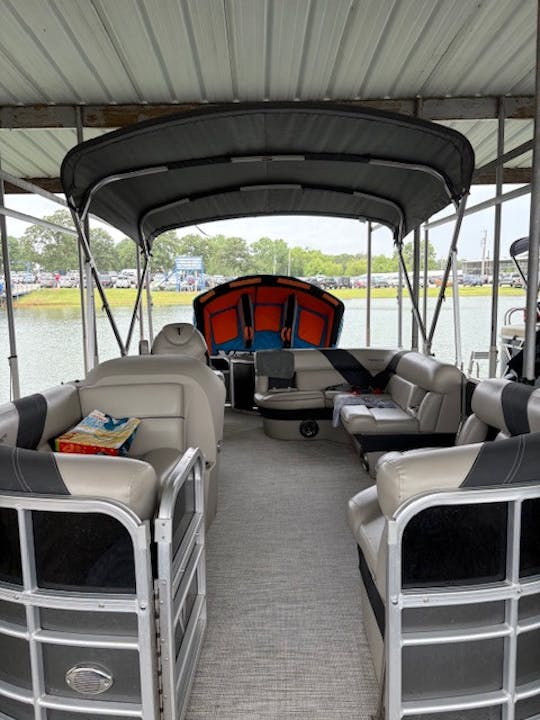 Bateau de fête de luxe - 10 places - TRITOON PARTY BOAT