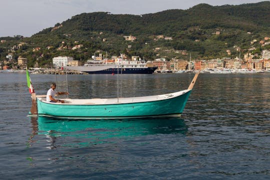 イタリアのポルトフィーノにある21フィートのレンタルディンギー、6人収容可能