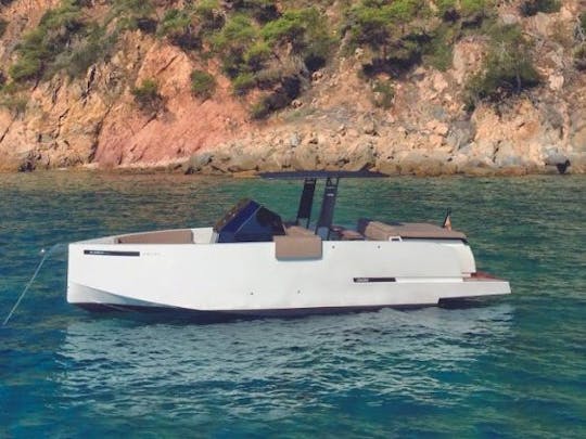 DeAntonio D28 Open Habeas Corpus Motor Yacht Rental in Eivissa, Illes Balears