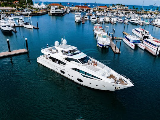 Ligne personnalisée Ferretti 100 pour 20 personnes a taboga