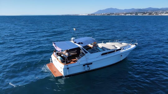 Puerto Banús: alquiler de yates para grupos para fiestas y mucho más