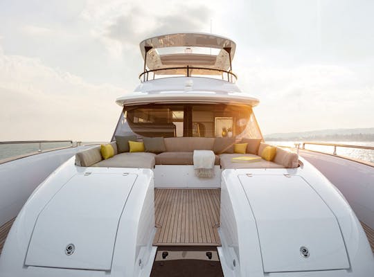 Location de yacht bimoteur Azimut Magallano 66 avec skipper à Podstrana, Croatie