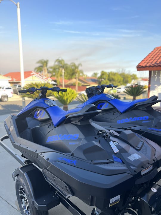 ¡Nuevo par de Seadoo Spark Trixx 2 2023 en alquiler en MoVal/Lake Perris!