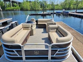 Perfect day on Lake Wylie with 22ft Godfrey Pontoon! 