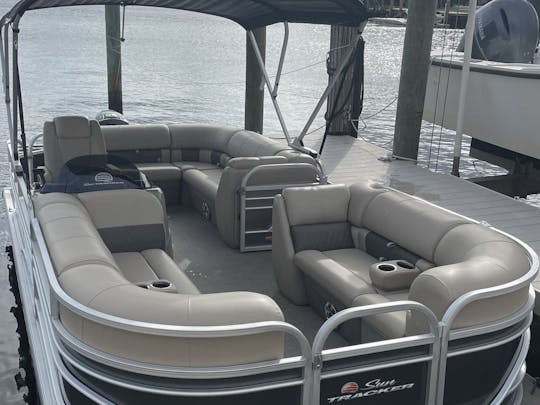 20ft Pontoon Party Boat for Rent in Pompano Beach