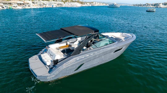 Aluguer de iates esportivos de luxo de 35 pés em Avalon, Catalina