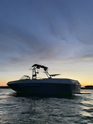 Barco Wake Surf de 23 pés — Moomba Max 2018 (assentos 17) - Aluguel em Georgetown, Texas