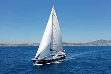 Lujosa goleta de vela de 38 metros: ¡explore Bodrum con estilo!