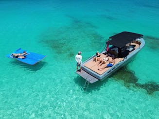 Bateau à moteur de 32 pieds à bord avec une superbe chaise longue 