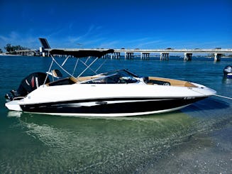 24 pés Sea Ray Bowrider - Deslizando pela baía com estilo!