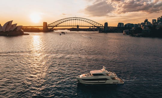 LUXURY YACHT - HARBOUR BRIDGE