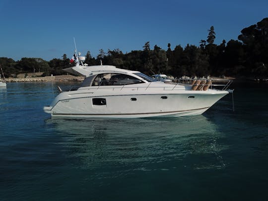 Location de yacht à moteur Prestige 390 S sur la Côte d'Azur, France 