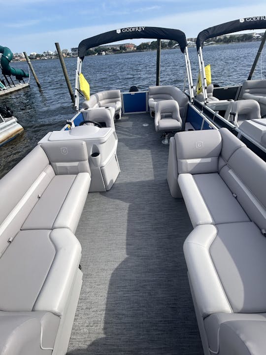 Pontón Godfrey 2024 de 22 pies con Suzuki de 75 CV