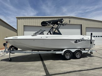 Axis T23 Wake Surf Boat 