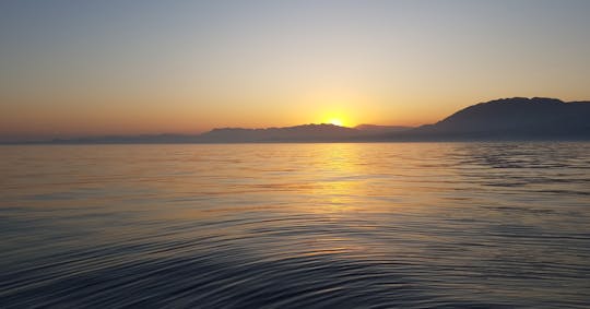 ¡Paseo en barco al atardecer en Benalmádena con el yate Sunseeker Portofino 32!