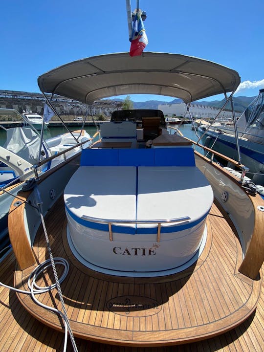 Passeio de barco privado em Capri saindo de Sorrento (capitão incluído)