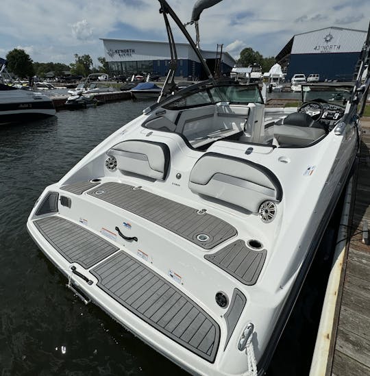 Bateau à réaction Yamaha sur le lac Oneida !