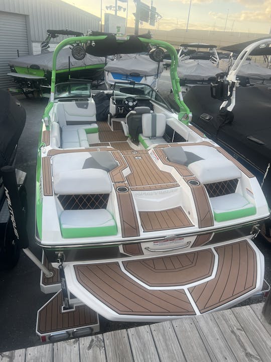 ¡El barco de surf Air Nautique GS22 2019 es perfecto!