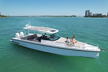 Axopar 37 Sun-Top de 38 pés (2025) — Aluguel de lanchas de luxo em Miami