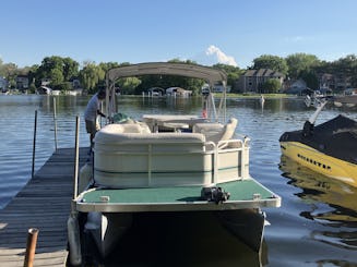 24 foot Parti Kraft Pontoon