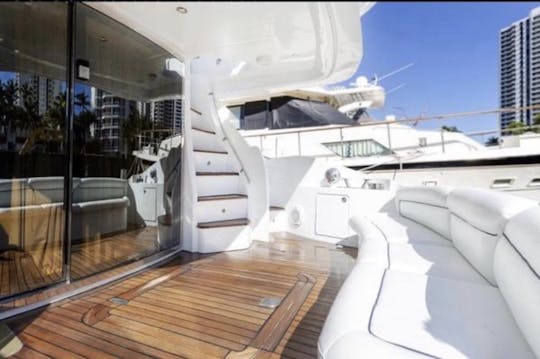 Yacht de luxe emblématique de 65 pieds à louer à Miami ‼️ 