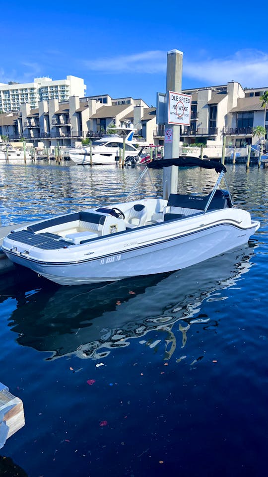 Beautiful New 20’ Bayliner Deck Boat for up to 9 in Dania Beach, Florida