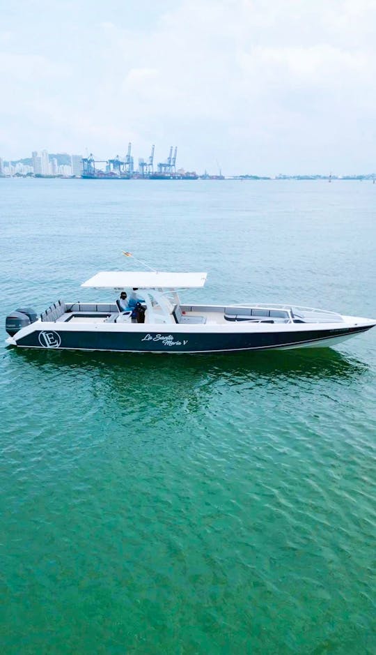 Santa Maria V Powerboat 42 ft for rent in Cartagena de Indias Colombia