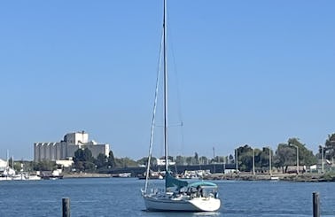 Sail the San Francisco Bay on a Beneteau 45 Cruising Monohull