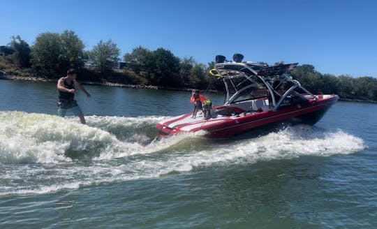 Moomba LSV 22ft Wake Surfing and Wakeboarding in Rockwall Texas!