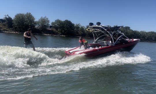 テキサス州ロックウォールでのMoomba LSV 22フィートウェイクサーフィンとウェイクボード！