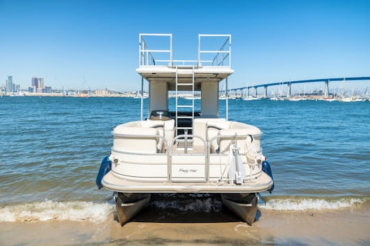  30' Sun Tracker Double Deck Party Pontoon with Water Toys Included