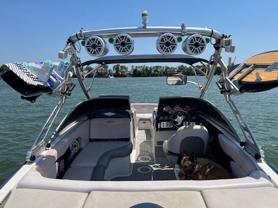 Mastercraft X-Star Wake/Surf Boat + Captain on Lake Ray Hubbard - Rockwall, TX