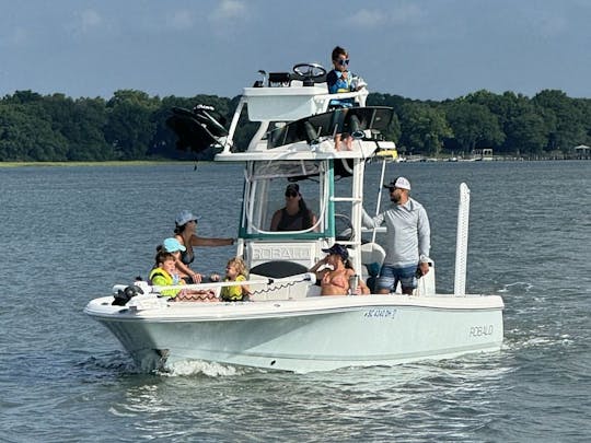 L'aventure vous attend sur notre console centrale Robalo de 24 pouces à Folly Beach, en Caroline du Sud