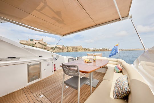 Sunseeker Predator 72 “M/Y Nº9" em Ibiza: linhas agressivas e perfil elegante