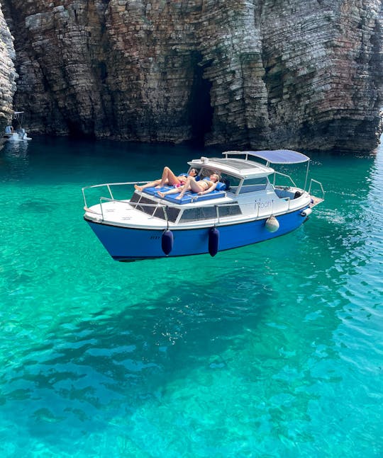 Cabin cruiser for rent in Budva