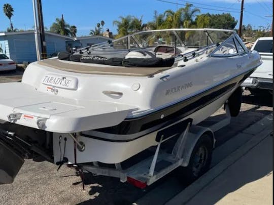 Alugue nossos 18' Four Winns para se divertir no lago!