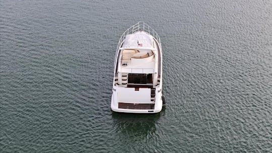 62' Azimut || Flybridge-1,200 $4 h 💵 💵