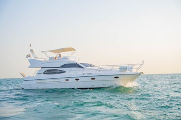 Offre spéciale pour la Saint-Valentin | Yacht de luxe de 55 pieds pour 18 personnes avec jetski gratuit