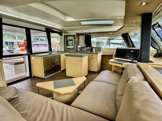 Alquiler privado de una noche en un lujoso Fountaine Pajot para 47 personas hasta 9 personas