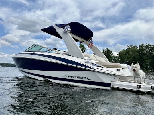 Sua experiência de luxo: Luxury Regal Boat (Driver Incl. 👨‍✈️) BYOB