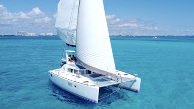 CATAMARÁN DE LUJO DE 44 PIES ⛵️ NAVEGANDO A ISLA MUJERES 🏝️ 