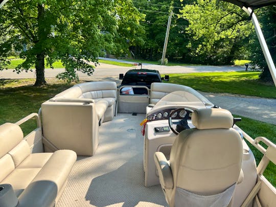 22' 12 Passenger Bentley Pontoon - ENJOY A DAY OF LUXURY AND FUN IN THE SUN!!